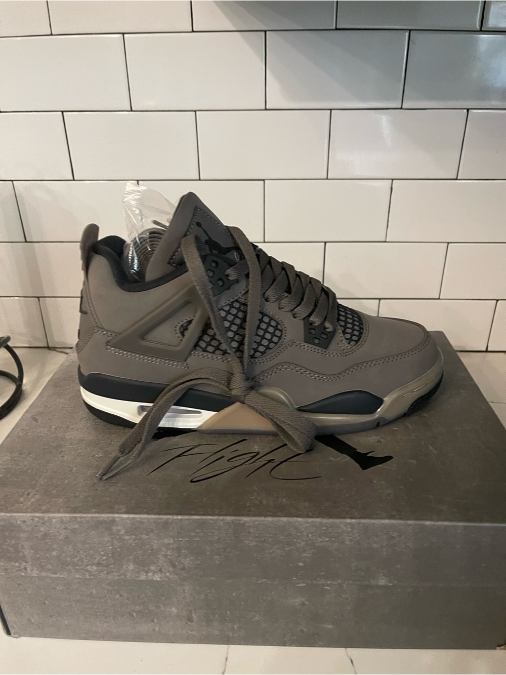 Men’s Retro 4 Cave Stone Size 7.5.